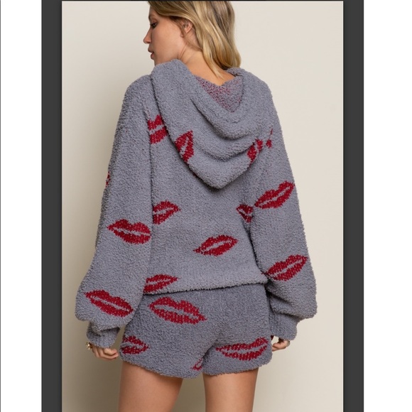 BERBER Cozy Lips Hooded Pullover - Picture 9 of 10